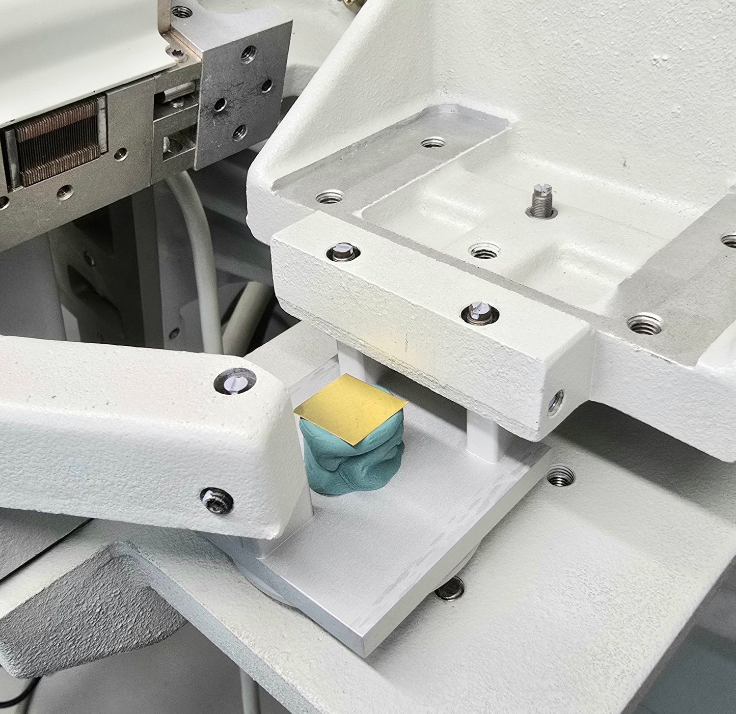 Single Stage Sample Holder for Odd-Shaped Samples