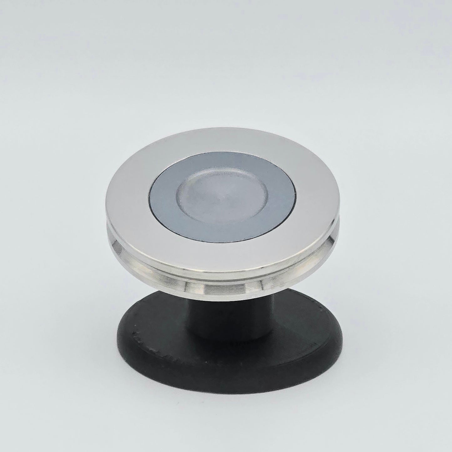 Bruker-Compatible Zero-Background Sample Holders With Well